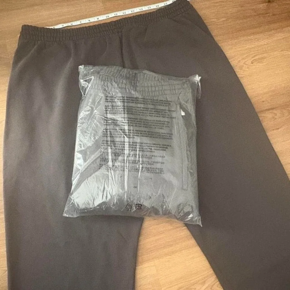 YZY Fleece Joggers Black – Premium Relaxed Fit Sweatpants - Picture 6 of 8